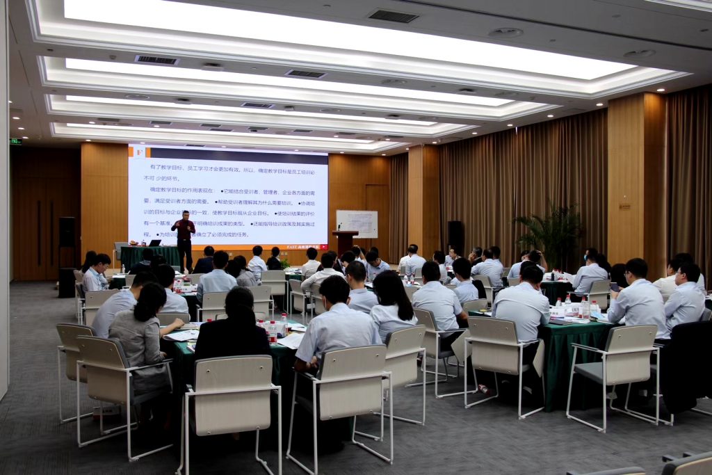 河南信产投·信产学院《FAST高效课程开发》 培训师邱伟